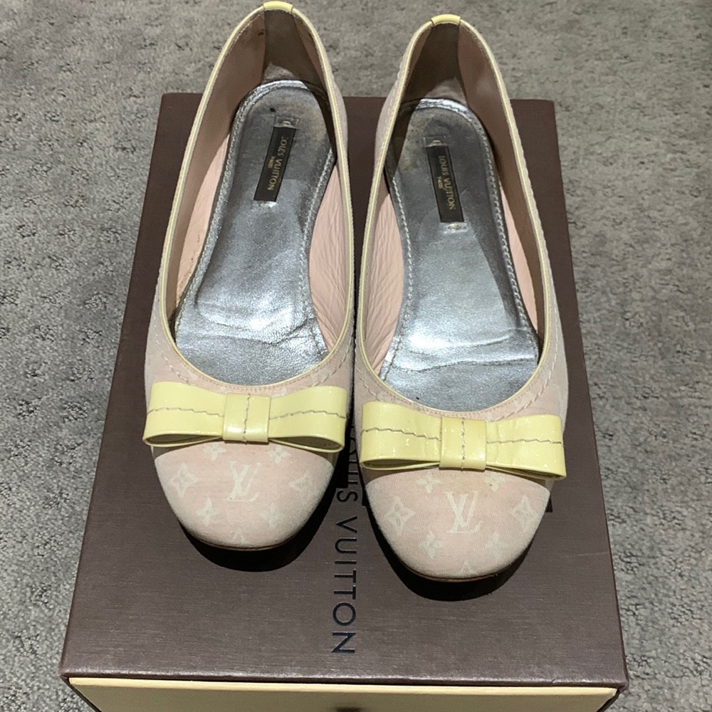 USED LOUIS VUITTON LIGHT PINK BALLET FLATS SIZE 361/2